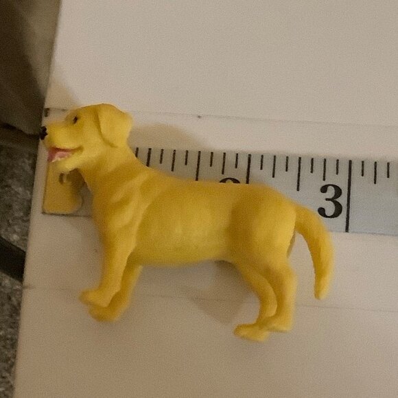 Vintage Miniature Yellow Lab / Golden Retriever Dollhouse Sized Figurine 3"x2" - Picture 3 of 4